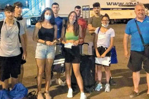 Ο κ. Ντόζης (δεξιά) με τους Κρητικούς που επιλέχθηκαν στην Εθνική Παίδων