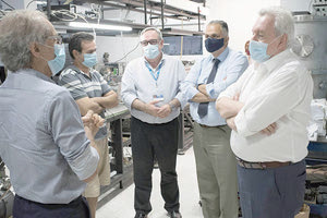 Από αριστερά: Καθ. Δημήτρης Χαραλαμπίδης, δρ. Παρασκευάς Τζάλλας καθ. Σπύρος Αναστασιάδης διευθυντής ΙΗΔΛ/ΙΤΕ, δρ. Αντώνιος Γυπάκης, προϊστάμενος Τμήματος Σχεδιασμού και Προγραμματισμού, Δ/νση Σχεδιασμού και Προγραμματισμού Πολιτικών και Δράσεων ΕΤΑΚ, ΓΓΕΚ καθ. Αναστάσιος Κυριαζής, Γενικός Γραμματέας Έρευηνας και Καινοτομίας