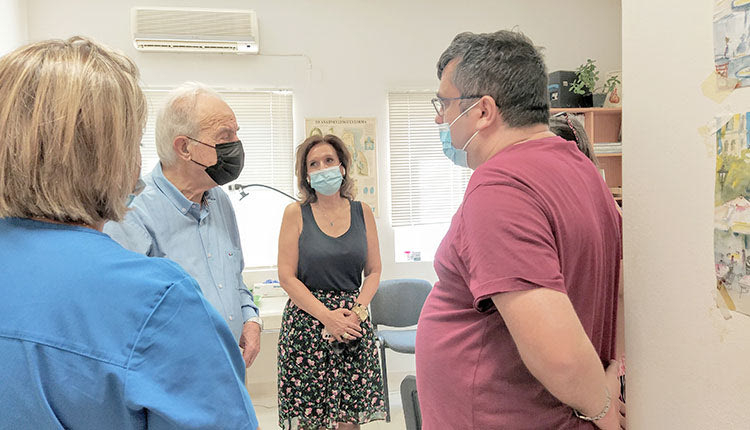 Στο εμβολιαστικό κέντρο του Βενεράτου ο δήμαρχος