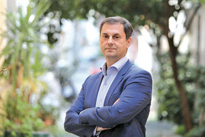 ο κ. Θεοχάρης