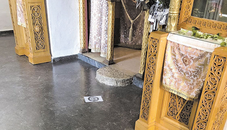 αυτοκόλλητες σημάνσεις στην Εκκλησία