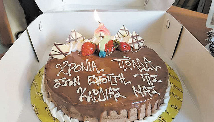 Κεράκια έσβησε προχθές ο υπεύθυνος των Κινητών Μονάδων Υγείας του ΕΟΔΥ στο Ηράκλειο, κ. Πάνος Μαματζάκης. Τις τελευταίες ημέρες που τα κρούσματα στο Ηράκλειο έχουν χτυπήσει "κόκκινο", ο ίδιος και η ομάδα του έχουν πολύ μεγάλο όγκο δουλειάς να διαχειριστούν.