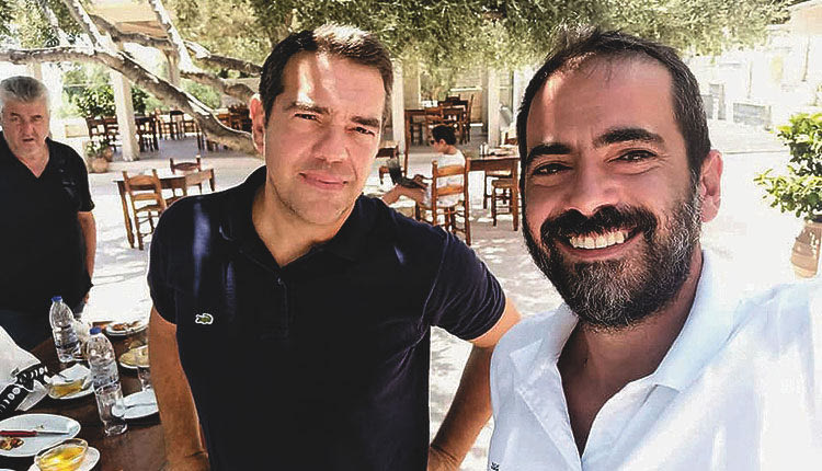 ΤΣΙΠΡΑΣ ΣΤΗΝ ΚΡΗΤΗ: ο Αλέξης Τσίπρας τα είπε για αρκετή ώρα και με τον πολιτικό μηχανικό και μέλος της Πολιτικής Γραμματείας του ΣΥΡΙΖΑ Θοδωρή Δουλουμπέκη