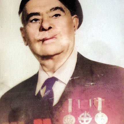 Ο Δημήτρης Ελιώτης. Δεξιά σε μεγαλύτερη ηλικία