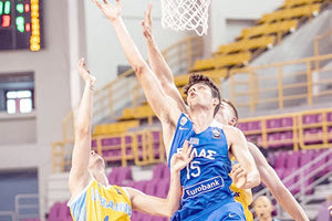 Φάση από το παιχίδι της Εθνικής με πρωταγωνιστή τον Τσάμη