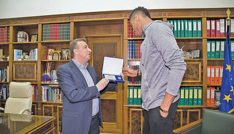 Ακεντοκούμπο - Αρναουτάκης