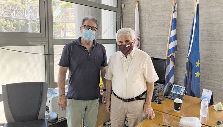 Ο κ. Βασιλάκης με τον κ. Παπακαλιάτη