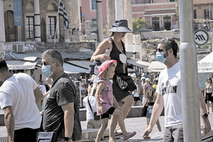 ΟΙ ΕΠΙΣΤΗΜΟΝΕΣ ΑΝΗΣΥΧΟΥΝ Μεγάλη αύξηση στις εισαγωγές στα νοσοκομεία σε 20άρηδες και 30άρηδες