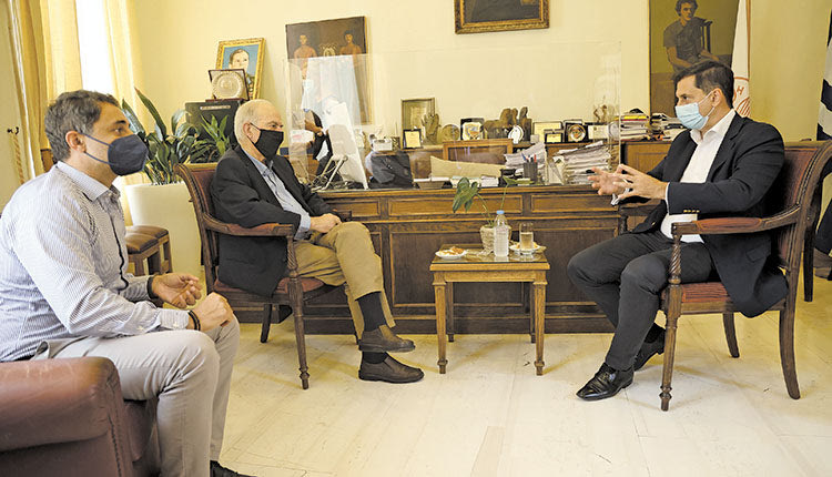 Θεοχάρης - Λαμπρινός