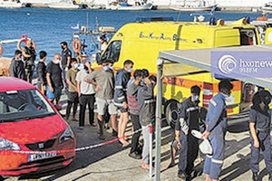 Ταλαιπωρημένοι οι διασωθέντες του ναυαγίου, ανάμεσά τους κι ένα παιδί τεσσάρων ετών