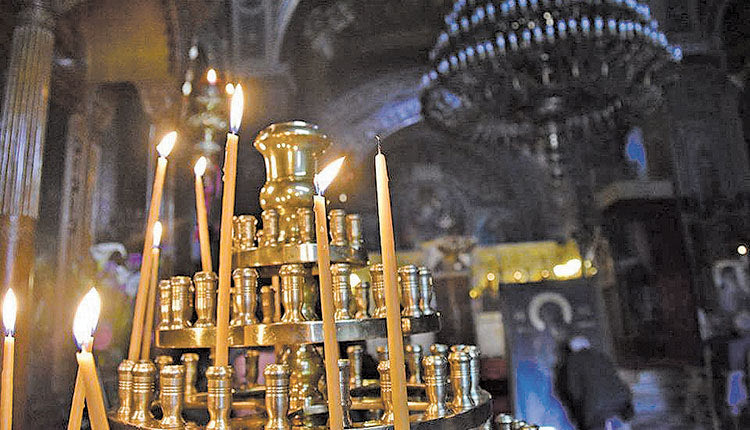 Στις εκκλησίες η εγκύκλιος για τα εμβόλια