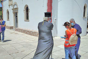 Αυτοψία από πενταμελές κλιμάκιο του Υπουργείου Υποδομών στα κτίρια που παρουσιάζουν προβλήματα.