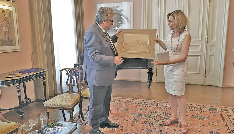 Έκλεισε τον κύκλο του στη Βιέννη ο -και συνεργάτης της Π»- Μιχάλης Βρεττάκης και αποχαιρέτησε με συγκίνηση φίλους και συναδέλφους