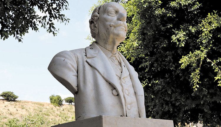 ΤΟ ΕΚΚΛΗΣΑΚΙ ΤΟΥ ΑΓΙΟΥ ΠΑΝΤΕΛΕΗΜΟΝΑ ΣΤΗΝ ΑΥΛΗ ΤΟΥ ΠΑΝΑΝΕΙΟΥ ΝΟΣΟΚΟΜΕΙΟΥ... Χαρές είχε απόψε ο Μπάρμπα Πανανός…