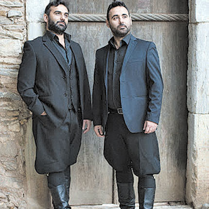 ΕΝΑ ΧΟΡΟΔΡΑΜΑ ΓΙΑ ΤΑ 80 ΧΡΟΝΙΑ ΑΠΟ ΤΗ ΜΑΧΗ ΤΗΣ ΚΡΗΤΗΣ ΣΤΟ ΠΣΚΗ H μνήμη όπου και να την αγγίξεις πονεί