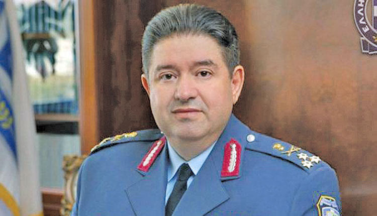 ο Αρχηγός της ΕΛ.ΑΣ.,  Μιχάλης Καραμαλάκης