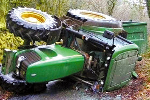 ΤΡΑΚΤΕΡ ΑΚΡΩΤΗΡΙΑΣΜΕΝΟΣ ΑΓΡΟΤΗΣ