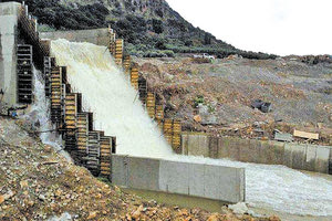 το φράγμα Αποσελέμη βρίσκεται ήδη λίγο πριν την υπερχείλιση
