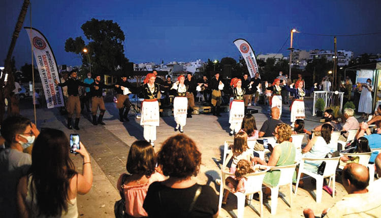 Συνεχίζεται στην πλατεία Ελευθερίας η 20ή έκθεση του Αναπτυξιακού Συλλόγου Γυναικών Επιχειρηματιών Κρήτης. 