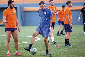 Ξεκίνησε χθες η προετοιμασία του Αλμυρού (φωτό) στο Γάζι με τον Δημήτρη Βολονάκη να βάζει αρκετά ψηλά τον πήχη