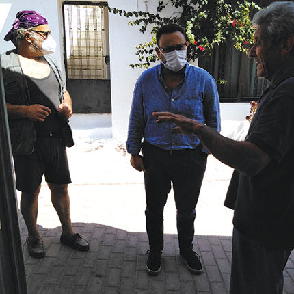 Ο Μ. Συντυχάκης συνομιλεί με πληγέντες