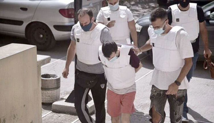 Οι αστυνομικοί φυγάδευσαν το συζυγοκτόνο