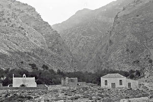 ΦΩΤΟΗΜΕΡΑΣ: Η Αγία Ρουμέλη στα Σφακιά φωτογραφημένη το 1900.