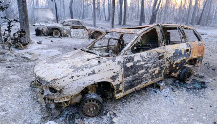 Καμμένα οχήματα στην Βαρυμπόμπη 