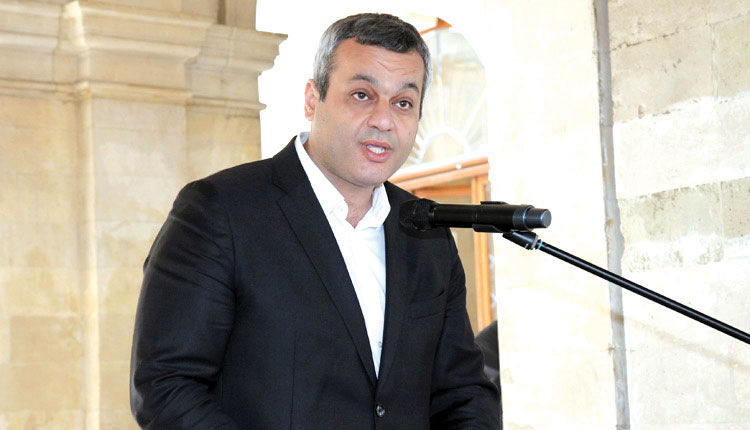 ΧΑΡΗΣ ΜΑΜΟΥΛΑΚΗΣ