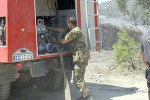 Ο στρατός στη μάχη με τις φλόγες