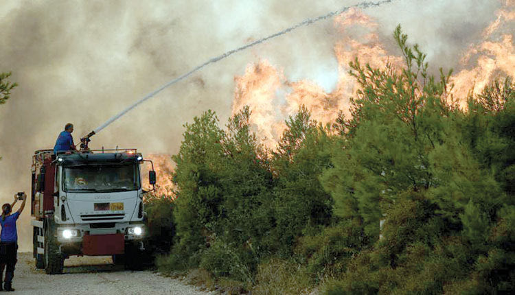 Μάχη με τις φλόγες στις Αφίδνες 