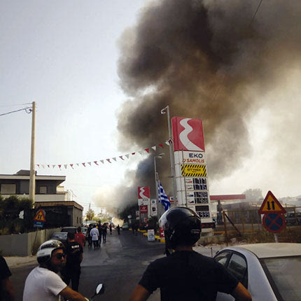 Η φωτιά εκδηλώθηκε μια ανάσα από το βενζινάδικο