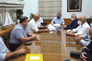 Από την υπογραφή των συμβάσεων