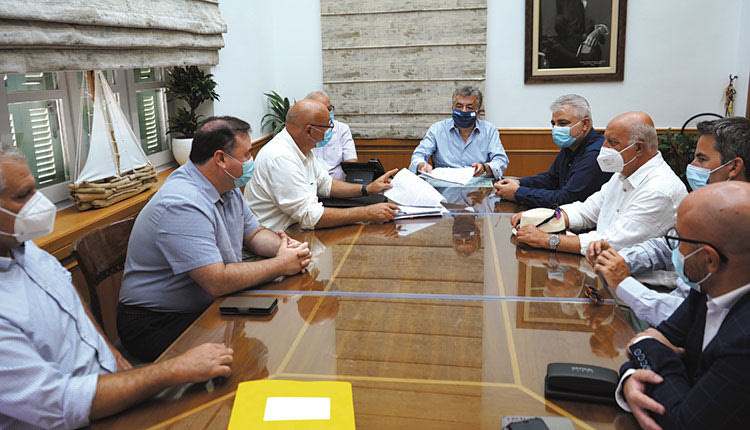 Από την υπογραφή των συμβάσεων