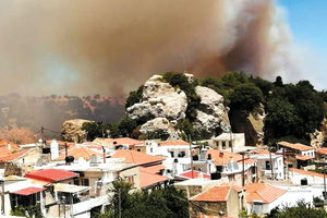 Οι καπνοί τύλιξαν τον Άγιο Θωμά