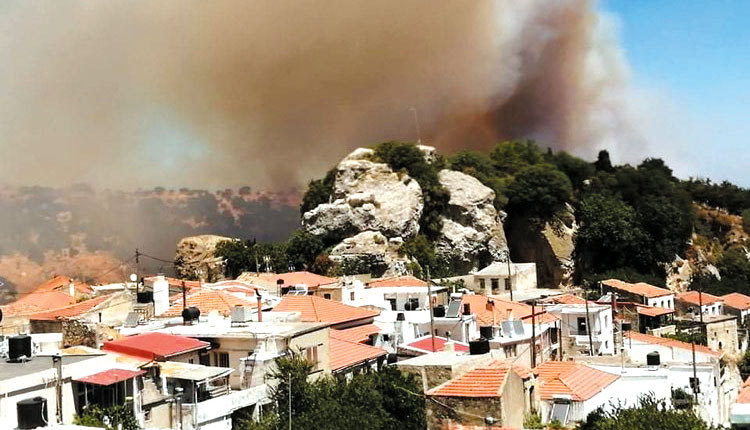 Οι καπνοί τύλιξαν τον Άγιο Θωμά