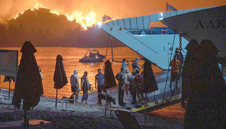 Με φέρι μποτ απομακρύνονται από τις εστίες τους