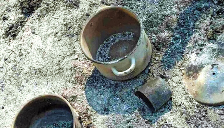 γκαζάκια μέσα στα τσουκάλια  (της φωτογραφίας από τους Θρακομακεδόνες)