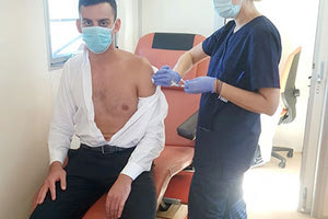 Οι εμβολιασμοί άρχισαν από τη Χερσόνησο