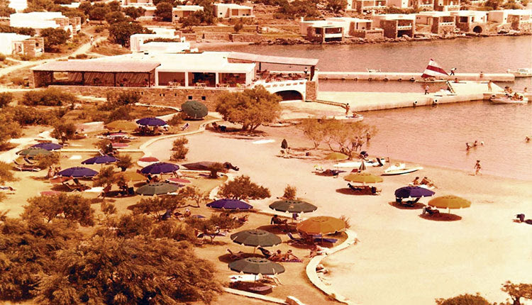 ΜΑΝΤΩΝΑΚΑΚΗΣ: ΞΕΝΟΔΟΧΕΙΟ ΣΤΗΝ ΕΛΟΥΝΤΑ