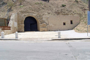 ΣΤΗ ΣΤΟΑ ΜΑΚΑΣΙ Η ΜΟΝΙΜΗ ΕΚΘΕΣΗ Επιτέλους στο φυσικό τους χώρο τα ευνθυμήματα Εθνικής Αντίστασης