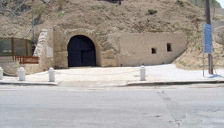 ΣΤΗ ΣΤΟΑ ΜΑΚΑΣΙ Η ΜΟΝΙΜΗ ΕΚΘΕΣΗ Επιτέλους στο φυσικό τους χώρο τα ευνθυμήματα Εθνικής Αντίστασης
