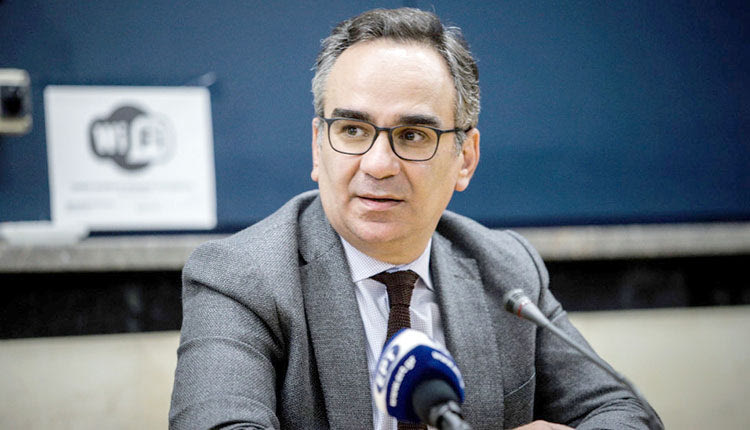 Ο αναπληρωτής υπουργός Υγείας Βασίλης Κοντοζαμάνης
