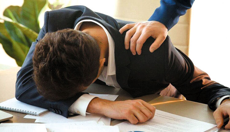 εργασία: Ο εργαζόμενος, αν δεν αμείβεται ικανοποιητικά και εργάζεται με εξαντλητικά ωράρια, φυσικό είναι να μην αποδίδει ή και να εγκαταλείπει την εργασία του