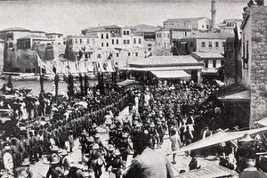 ΦΩΤΟΗΜΕΡΑΣ: Ηράκλειο 1909. Εγγλέζοι στρατιώτες αποβιβάζονται στο λιμάνι της πόλης