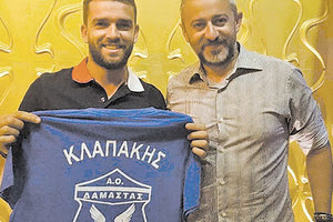 Ο Κλαπάκης με τον πρόεδρο της Δαμάστας κ. Πολυχρονάκη