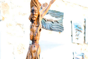 Ο Κρητικός γλύπτης Γιώργος Ψαραδέλης εκθέτει στη Μύκονο