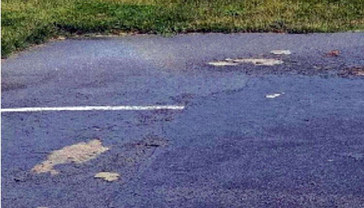 φθαρμένος τάπητας του σταδίου Ελευθερίας Ηρακλείου