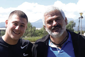 Ο Ντουσάκης με τον προπονητή του κ. Παπαμαρκάκη