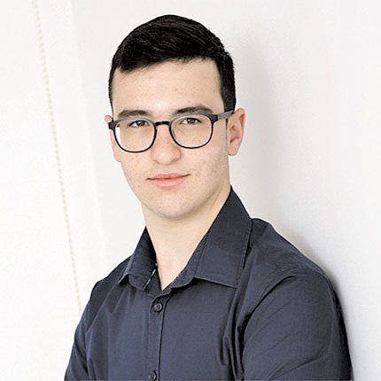 ο πιανίστας Κωνσταντίνος Κατσούλης